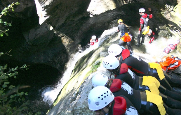 canyoning-auerklamm-tour-sautens-felsen-rutschen