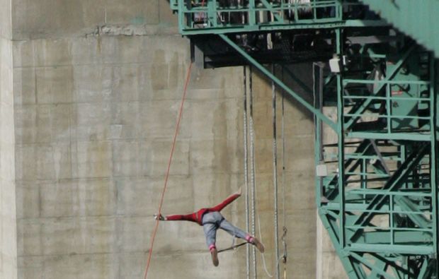 bungy-jumping-europabruecke-europabruecke-bei-innsbruck-fall