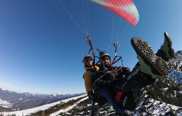 gleitschirm-tandemflug-bergen-im-chiemgau-wintersport