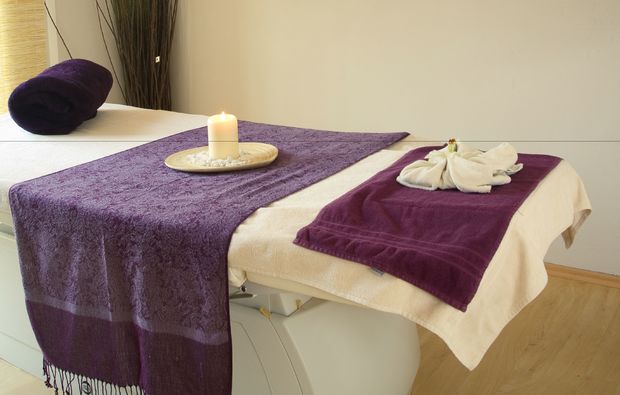 hot-chocolate-massage-muenchen-massagetisch