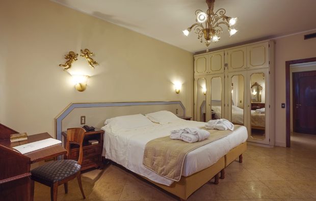 hotel-zimmer-pool_31512137498