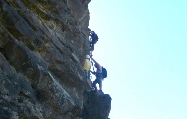 klettersteig-in-sautens-felswand