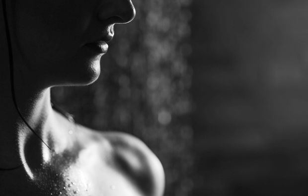 erotisches-fotoshooting-innsbruck-schwarz-weiss