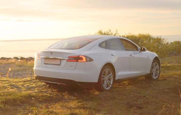 tesla-mieten-wien-elektroauto-fahren