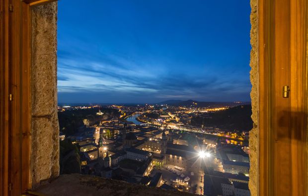 festung-hohensalzburg-ausblick-ferne-nacht