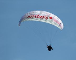 action-paragliding-adrenalin