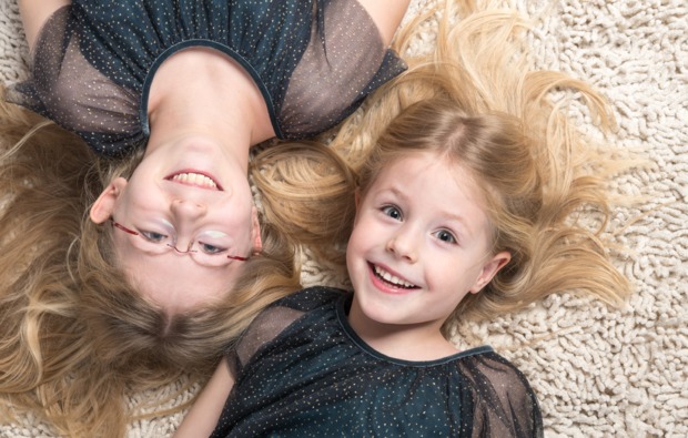 kinder-fotoshooting-wien-freundinnen