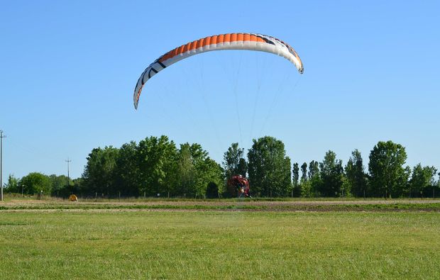 gleitschirm-tandemflug-sankt-peter-am-ottersbach-landung