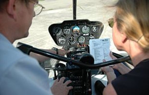 hubschrauber-selber-fliegen-20-minuten-cockpit