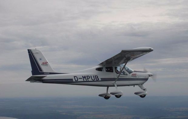 privatrundflug-mit-flugtheorie-wolken