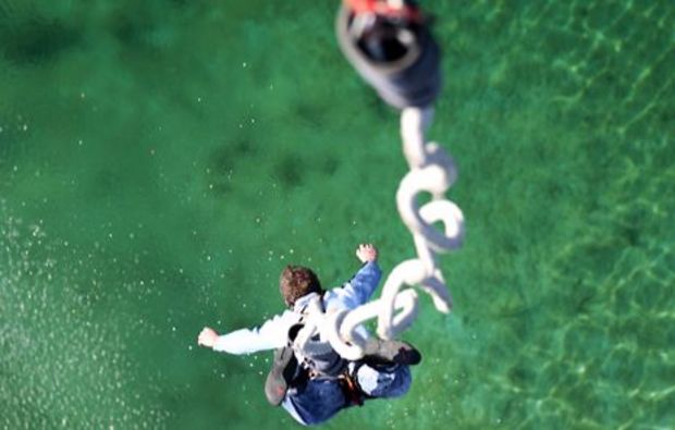 bungee-jumping-muenchen-oberschleissheim-fall