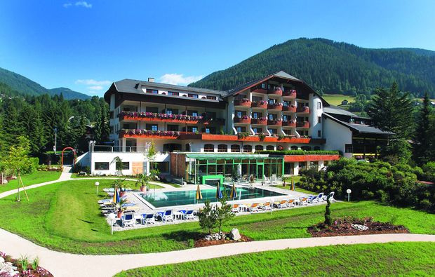 wellnesshotels-bad-kleinkirchheim-hotel-sommer