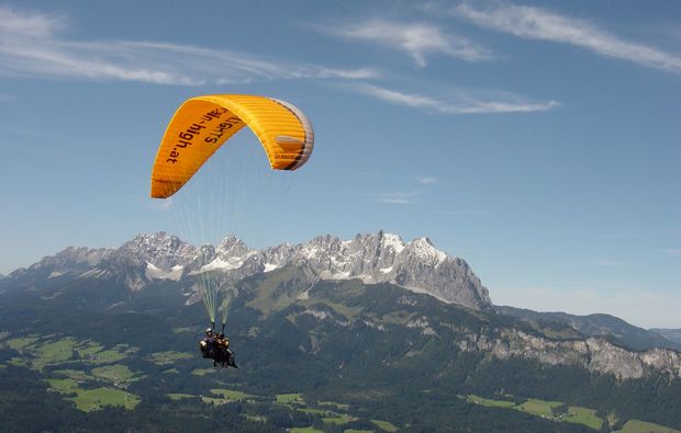 gleitschirm-tandemflug-st-johann-in-tirol-ausblick-tandem