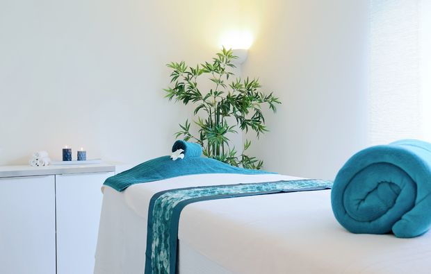 aromaoelmassage-muenchen-massagebett