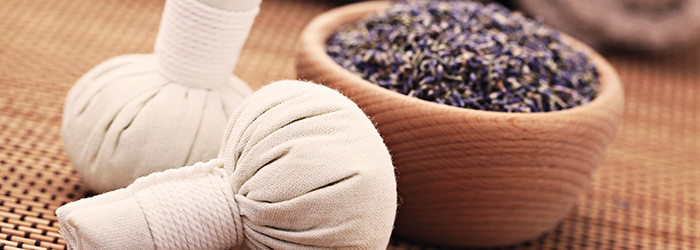 Kräuterstempelmassage