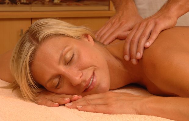 wellness-wochenende-tannheim-massage