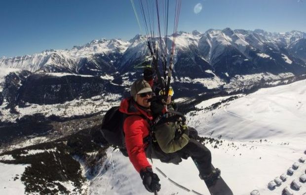 tandem-paragliding-schnee