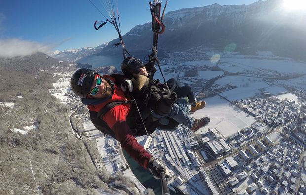 winterparagliding-tandem-paragliding-beatenberg-fliegen-im-winter