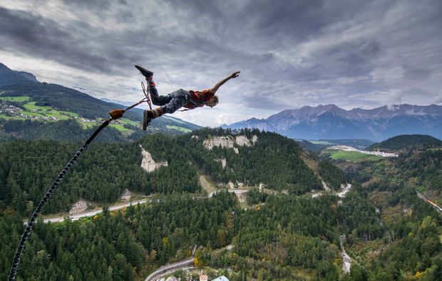 bungy-jumping-europabruecke-bei-innsbruck-freier-fall