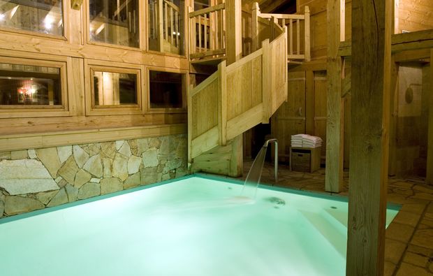 wellnesshotel-pool-le-grand-bornand