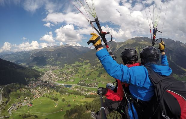 tandem-paragliding-klosters-sonne