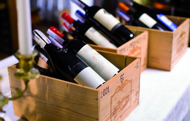 weinseminar-bern-verkostung-weinflaschen