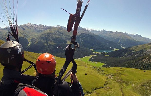 tandem-paragliding-klosters