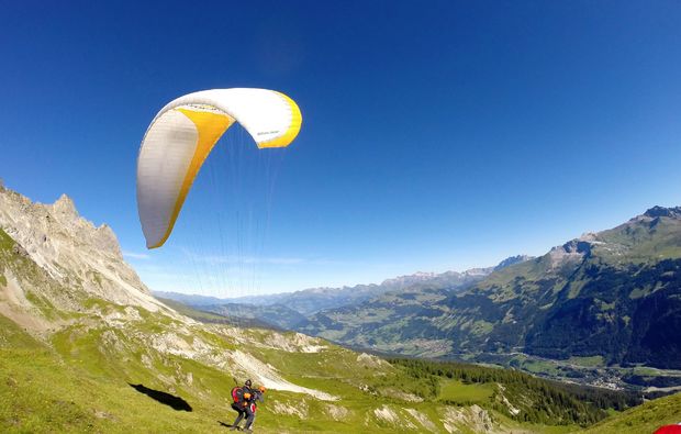 tandem-paragliding-klosters