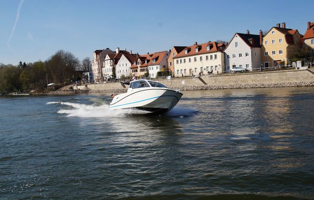 motorboot-selber-fahren-saal-an-der-donau-wasser-erlebnis