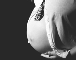 babybauch-fotoshooting-niederwinkling-bauch-sw