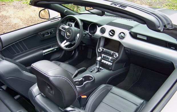 ford-mustang-fahren-leipzig-innenausstattung