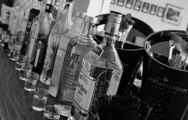 Cocktail-Kurs Trier Schenke mit einem Cocktailkurs außergewöhnlichen Spaß im Glas! Cocktail-Kurs Trier Schenke mit einem Cocktailkurs außergewöhnlichen Spaß im Glas!