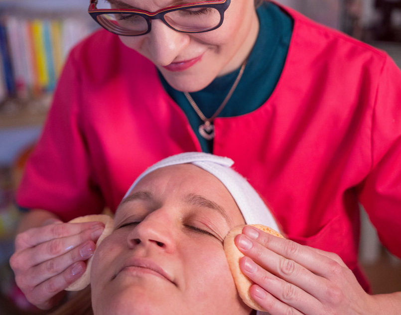 Wohlfühlbehandlung für Gesicht&Dekollete Straßkirchen mit Hautanalyse