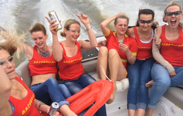 speedboot-fahren-frankfurt-am-main-women1481733049