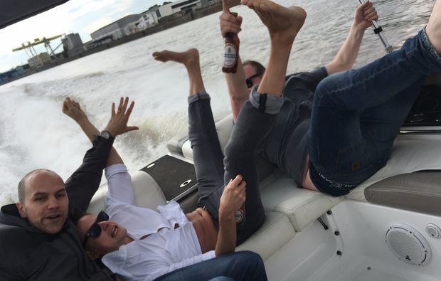 speedboot-fahren-frankfurt-men