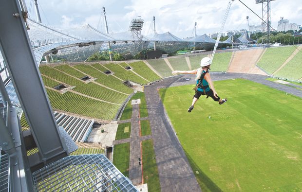 traumtag-fuer-zwei-muenchen-flying-fox-stadion