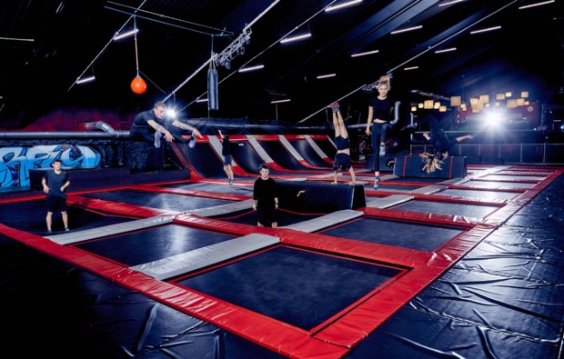 funsport-trampolin-duisburg-action
