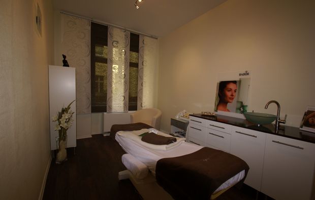 wellness-fuer-frauen-grossbeeren-bei-berlin-massageliege