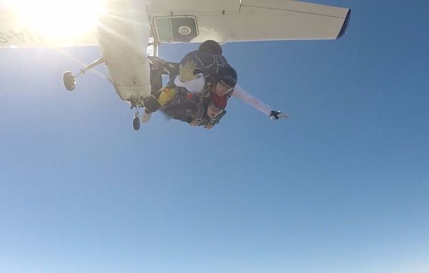 fallschirm-tandemsprung-breclav-springen