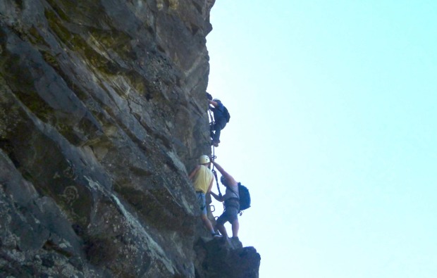 klettersteig-in-sautens-felswand