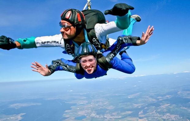 fallschirm-tandemsprung-linkenheim-hochstetten-adrenalin