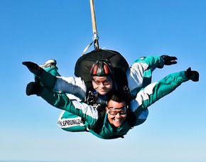 Fallschirm-Tandemsprung Sprung aus ca. 3.000-4.000 Metern - ca. 30-60 Sekunden freier Fall
