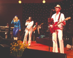 ABBA Royal – The Tribute Dinnershow - 99 Euro - Getränke inkl. - Marriott Hotel - München Marriott Hotel - 4-Gänge-Menü, inkl. Getränke