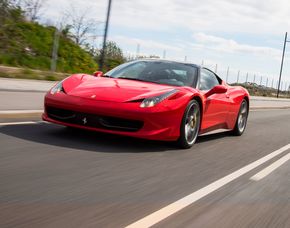 Supersportwagen auf der Strae fahren