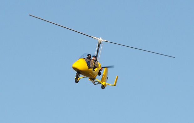 tragschrauber-rundflug-weiden-in-der-oberpfalz-gyrocopter-gelb