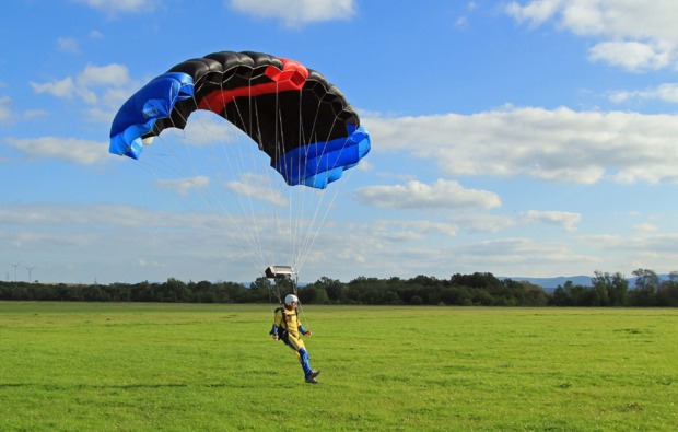 fallschirmsprung-kurs-hoerselberg-hainich-landung