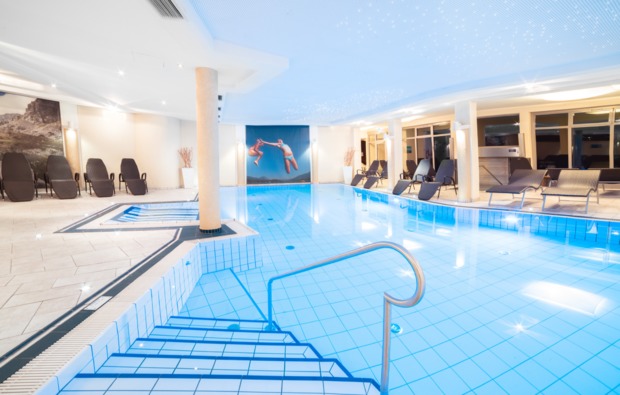 wellness-wochenende-deluxe-hermagor-indoor-pool
