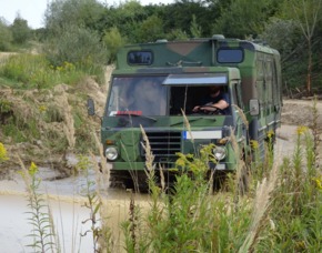 Gel�ndewagen offroad fahren