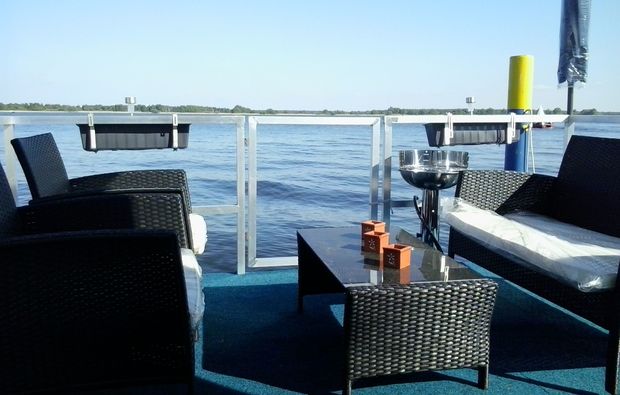 hausboot-brandenburg-an-der-havel-terrasse