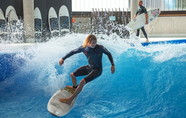 indoor-surfkurs-muenchen-adrenalin